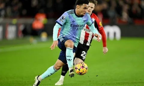 Ethan Nwaneri ấn tượng ra sao trong lần đầu đá chính ở Premier League?