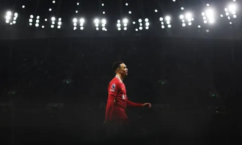 NÓNG! Lộ thái độ của Alexander-Arnold trong phòng thay đồ Liverpool