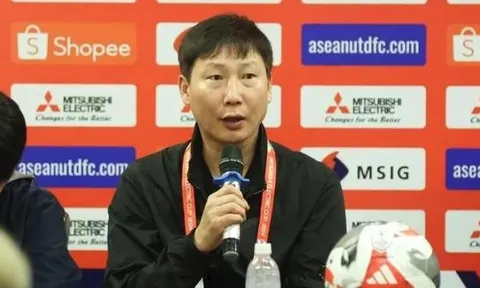 Hạ Thái Lan, HLV Kim Sang-sik tán dương 2 cầu thủ