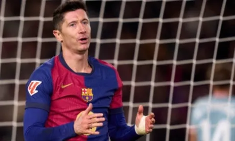 Lewy phàn nàn, Barcelona tuyển ngay đầu bếp mới