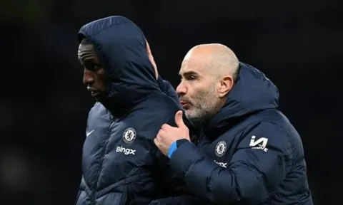 Paul Merson chỉ ra sai lầm nghiêm trọng của Enzo Maresca