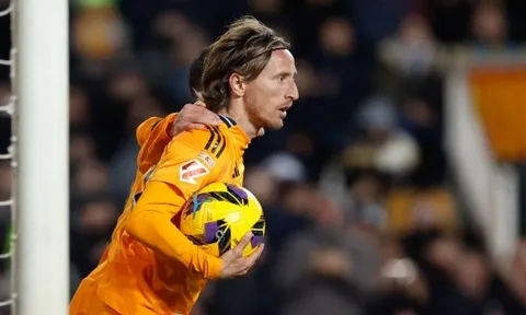 Ngả mũ trước Modric