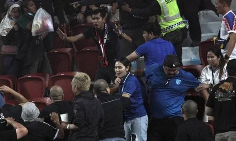CĐV Thái Lan đánh nhau trên khán đài sau khi thua Việt Nam