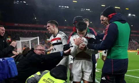 Từ thất bại cận kề đến bản lĩnh vượt trội: Man United thay đổi ra sao tại Anfield?
