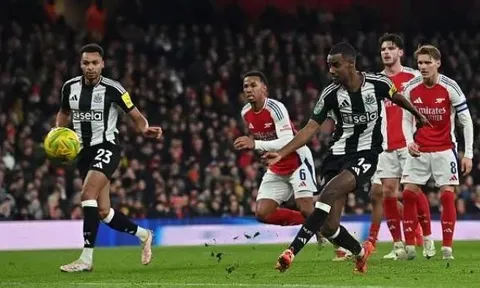 Arsenal thất thủ trước Newcastle, giấc mơ League Cup xa vời