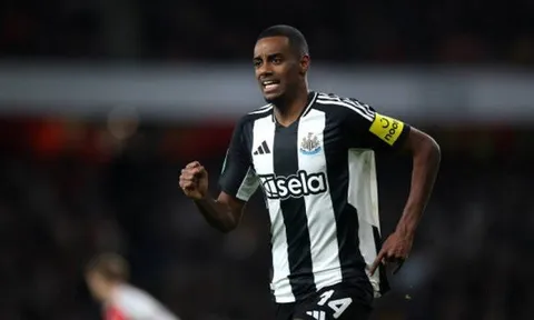 CĐV Arsenal mê mệt Alexander Isak