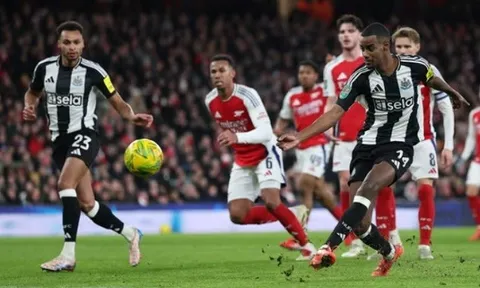 Arsenal gục ngã ở Carabao cup: Khi Pháo thủ thiếu Isak cho riêng mình