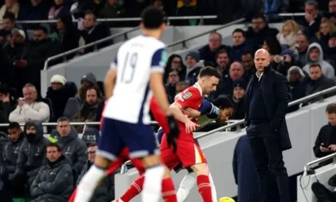 Arne Slot làm điều bất thường trong trận bán kết League Cup giữa Liverpool và Tottenham