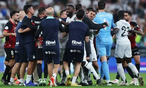 Bênh vực Vinicius, sao trẻ Real bị giáo huấn