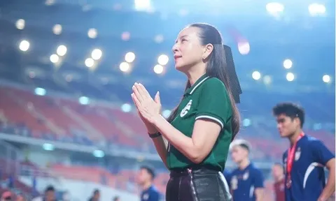 Madam Pang: Từ người thừa kế đến huyền thoại của bóng đá Thái Lan