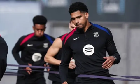 Tương lai nào cho Ronald Auraujo tại Barca?