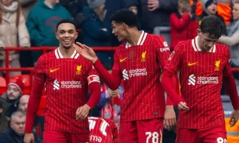 Liverpool dễ dàng bỏ túi chiến thắng 4 sao; Chiesa mở tài khoản