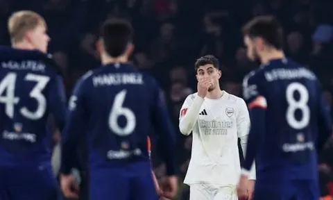 10 người MU đá văng Arsenal khỏi FA Cup