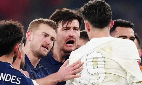 Bàn thắng, thẻ đỏ, 'đầu húc' và penalty: 20 phút điên rồ ở trận Arsenal vs Man Utd