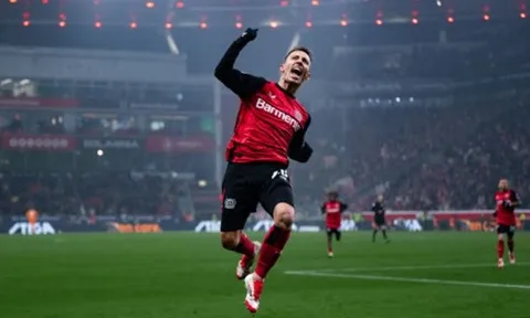 Dortmund thua sốc; Leverkusen thắng nghẹt thở