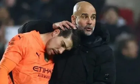 Pep Guardiola lên tiếng về hành động khác thường với Ortega