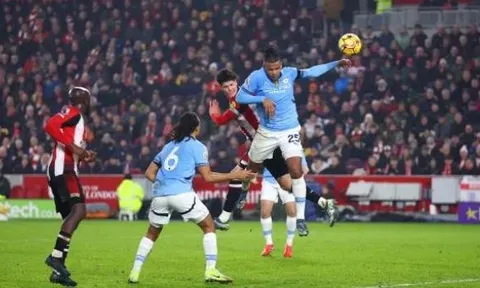 Pep Guardiola hét lớn, chỉ trích Stefan Ortega ngay trên sân