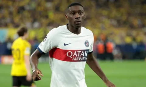 Vì sao Kolo Muani từ chối Man Utd?