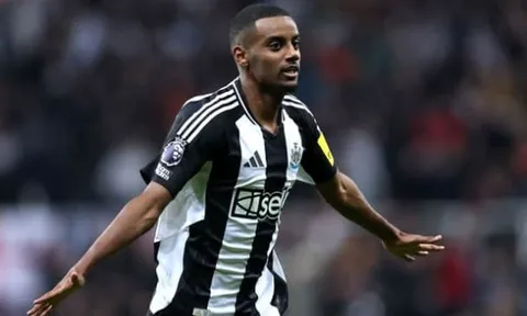 Alexander Isak phá kỷ lục của Alan Shearer, đưa Newcastle vào top 4