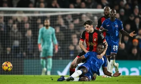 Romeo Lavia gây tranh cãi trong lần trở lại Ngoại hạng Anh cùng Chelsea
