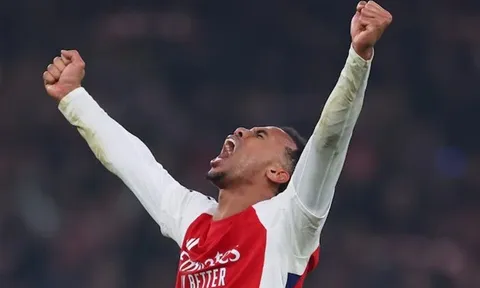 Tranh cãi VAR: Arsenal hưởng phạt góc sai, Tottenham chịu thiệt?