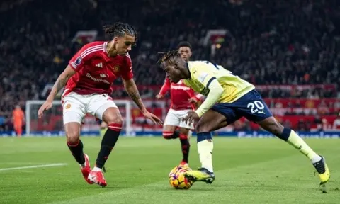 'Leny Yoro bị Southampton hành cho tơi tả'