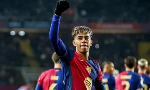Barcelona sẽ thực hiện tăng lương dần cho Lamine Yamal
