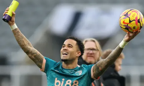 Justin Kluivert dần thoát khỏi chiếc bóng của người cha vĩ đại