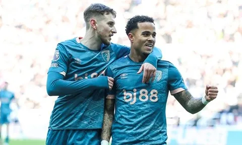 Lịch sử sang trang với cú hat-trick tại Premier League