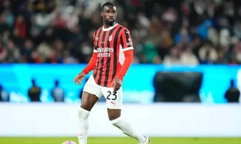 Juventus hưởng lợi với động thái mua Walker của Milan