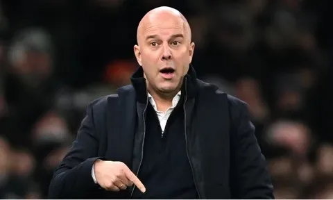 Vì sao Arne Slot chỉ là 'head coach', không phải 'manager' của Liverpool?