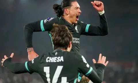 Khoảnh khắc cho thấy vóc dáng nhà vô địch của Liverpool