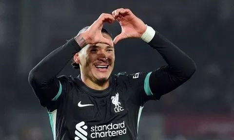 Ngoại hạng Anh 2024/25: Liverpool thể hiện sức mạnh chiều sâu; Arsenal lún sâu vũng lẫy