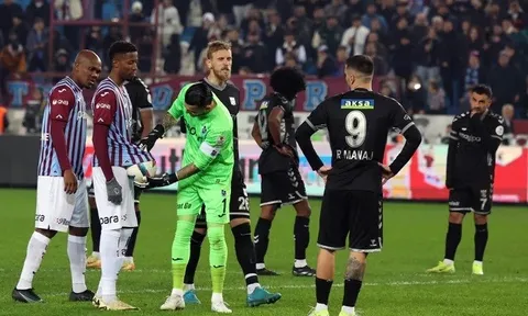 Độc lạ Thổ Nhĩ Kỳ: Thủ môn muốn đá penalty nhưng đối thủ không cho phép