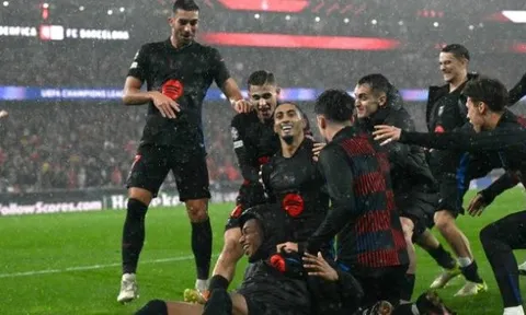 Barca ngược dòng nghẹt thở trong trận cầu 9 bàn