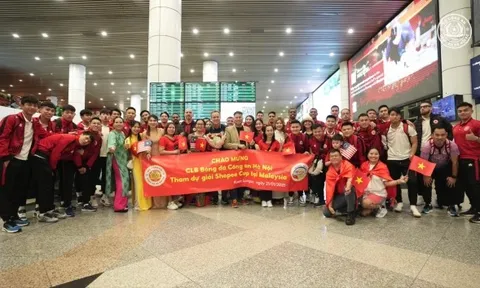 Người hâm mộ tại Malaysia tiếp lửa cho Quang Hải và CLB CAHN