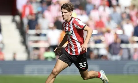Chuyển nhượng tối 23/1: MU nhắm sao Southampton; Chelsea đàm phán với Juventus về Vlahovic