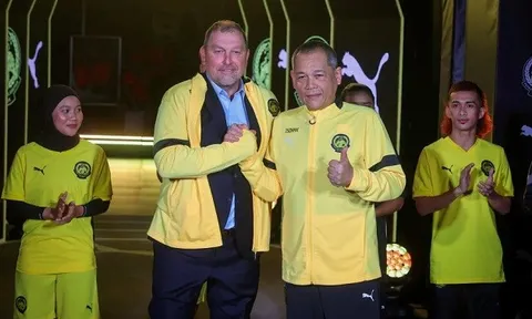 Peter Cklamovski chính thức đến Malaysia, nêu rõ lập trường với các tuyển thủ