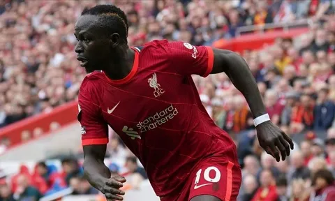 Huyền thoại Liverpool khen Sadio Mane vượt trội hơn Michael Owen