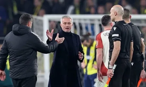Mourinho chưa thể giúp Fenerbahce đảm bảo vé đi tiếp sau trận hòa Lyon