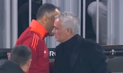 Mourinho sượng trân vì không nghiên cứu kỹ Lyon