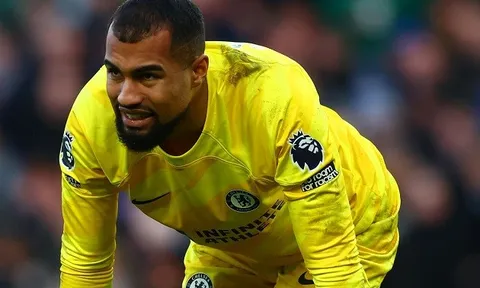 Robert Sanchez sa sút, Chelsea bắt đầu săn lùng thủ môn