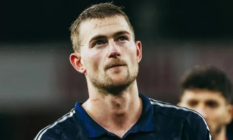 "Tôi vui vì mình đã không chuyển từ Ajax qua thẳng M.U"