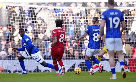 Liverpool quá đáng sợ, trừng phạt Ipswich từ sai lầm đầu tiên