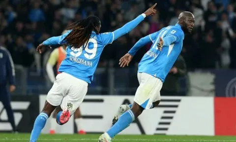 5 điểm nhấn Napoli 2-1 Juventus: Trả giá vì phung phí; Chủ nhà quật cường