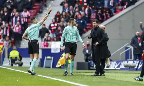 Atletico thua Real 4 điểm, Simeone lên tiếng về quả penalty trước Villarreal