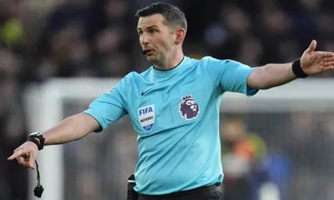 Cựu giám đốc PGMOL bênh vực Arsenal, yêu cầu loại Michael Oliver