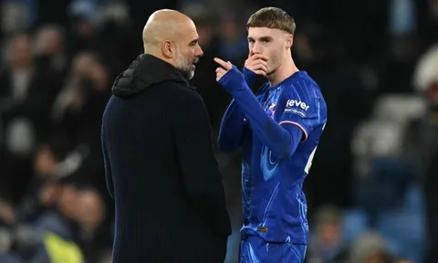 Gary Neville: Palmer đã bị Pep Guardiola lợi dụng