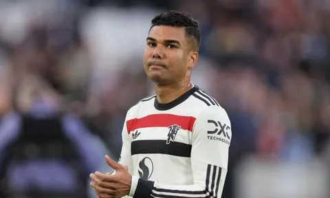 Casemiro tìm thấy lối thoát, sắp rời MU ở phiên chợ đông