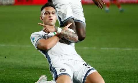 Inter đại thắng Lecce, Fiorentina vượt Lazio kịch tính